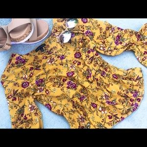 SUPER CUTE Floral Ruffle Shirt ‼️